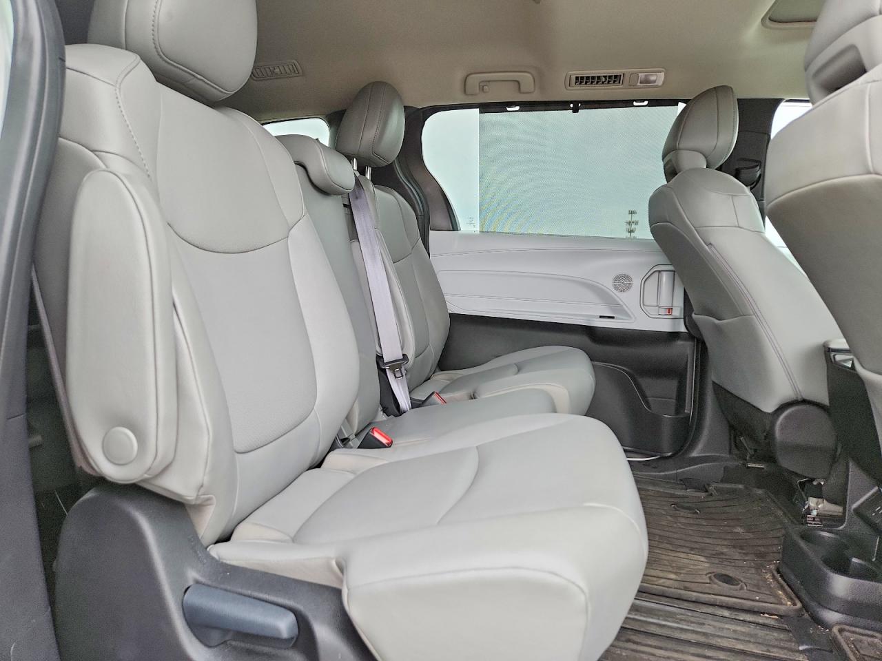 Toyota Sienna Xle 8-passenger