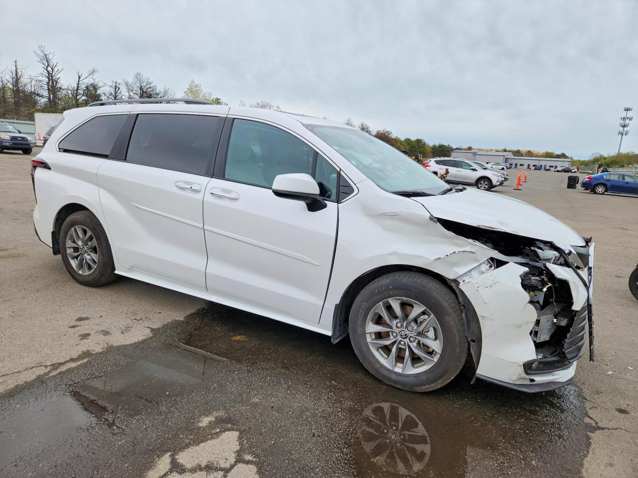 Toyota Sienna Xle 8-passenger