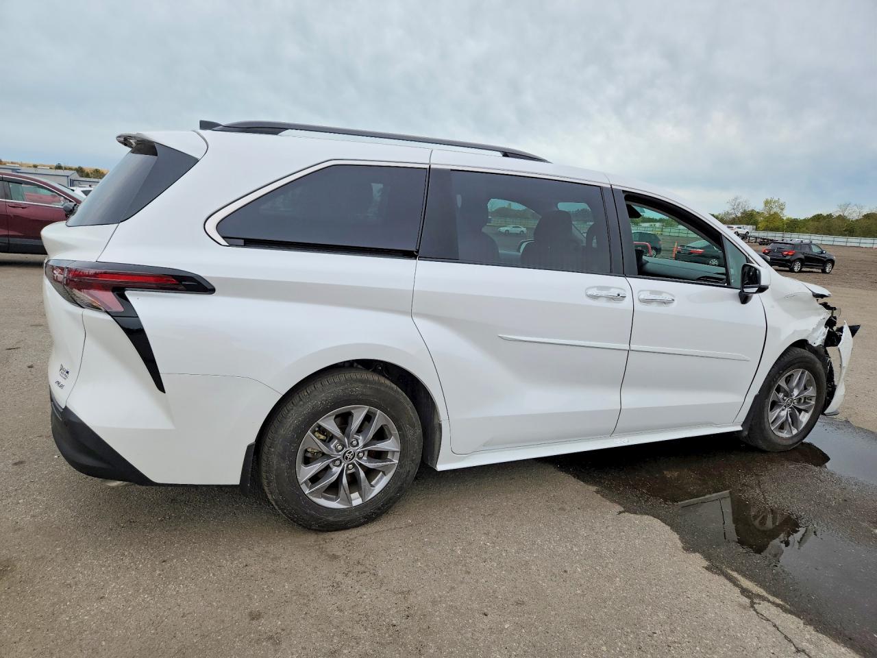 Toyota Sienna Xle 8-passenger