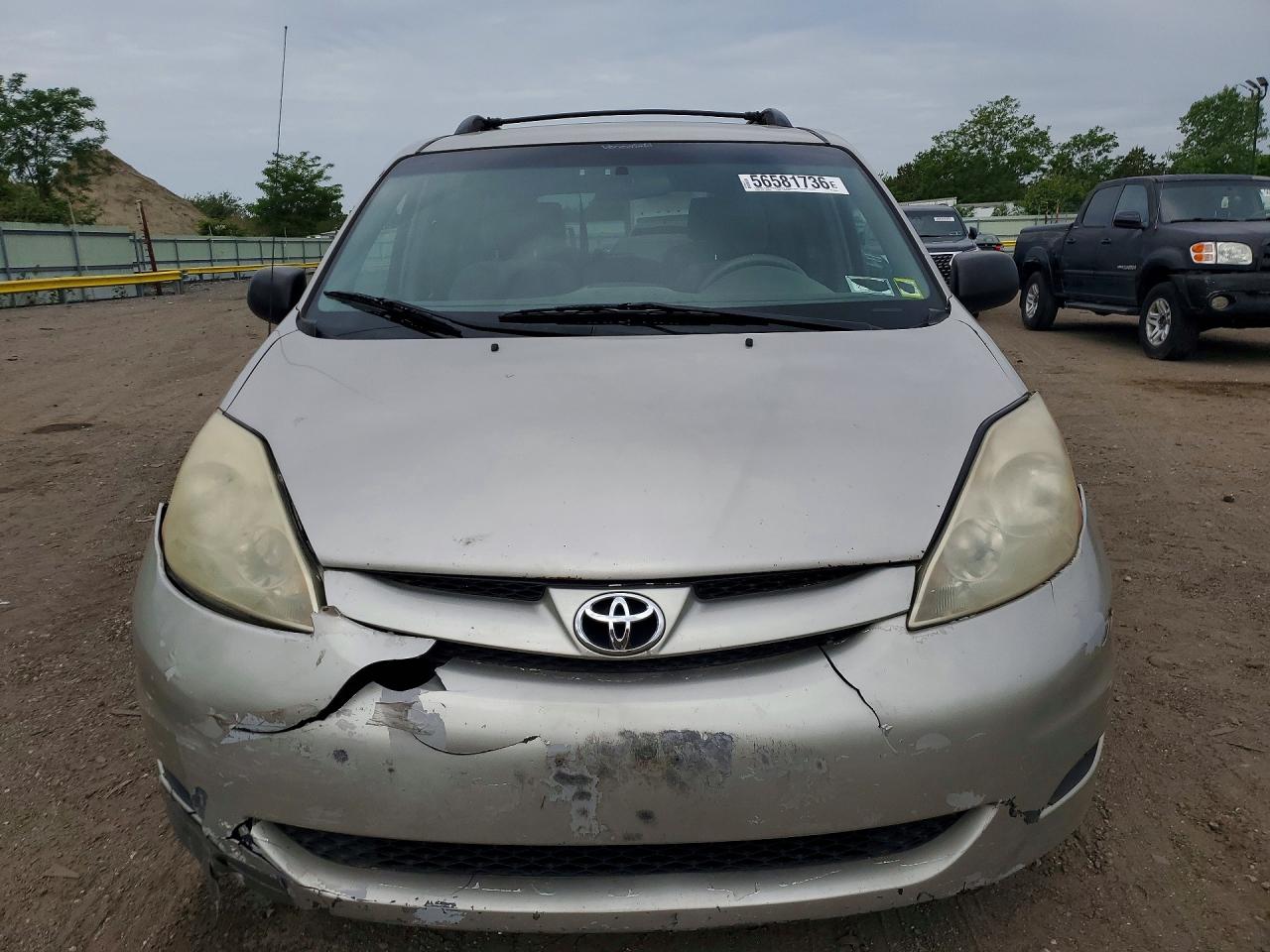 Toyota Sienna Le 7 Passenger