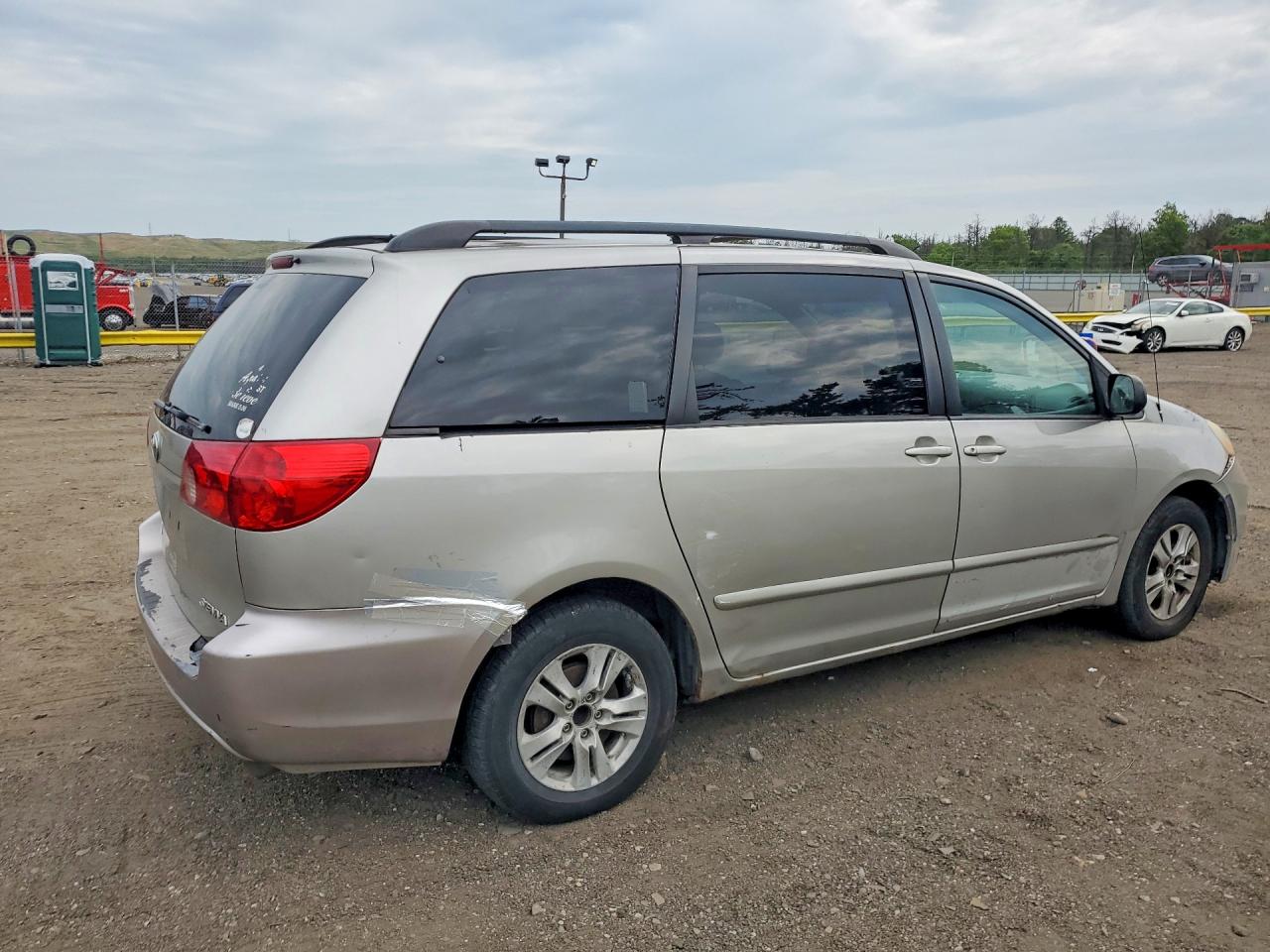 Toyota Sienna Le 7 Passenger