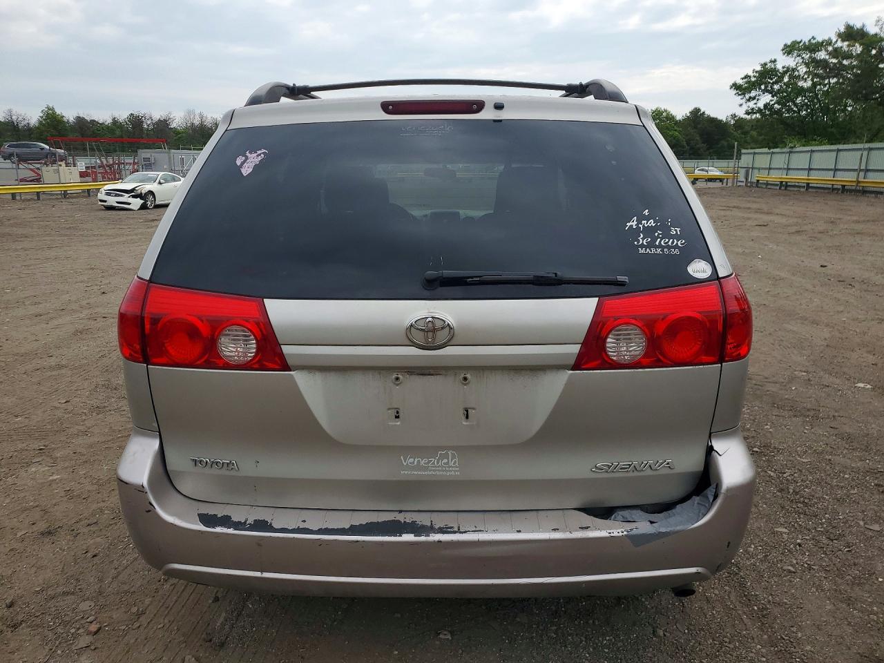 Toyota Sienna Le 7 Passenger