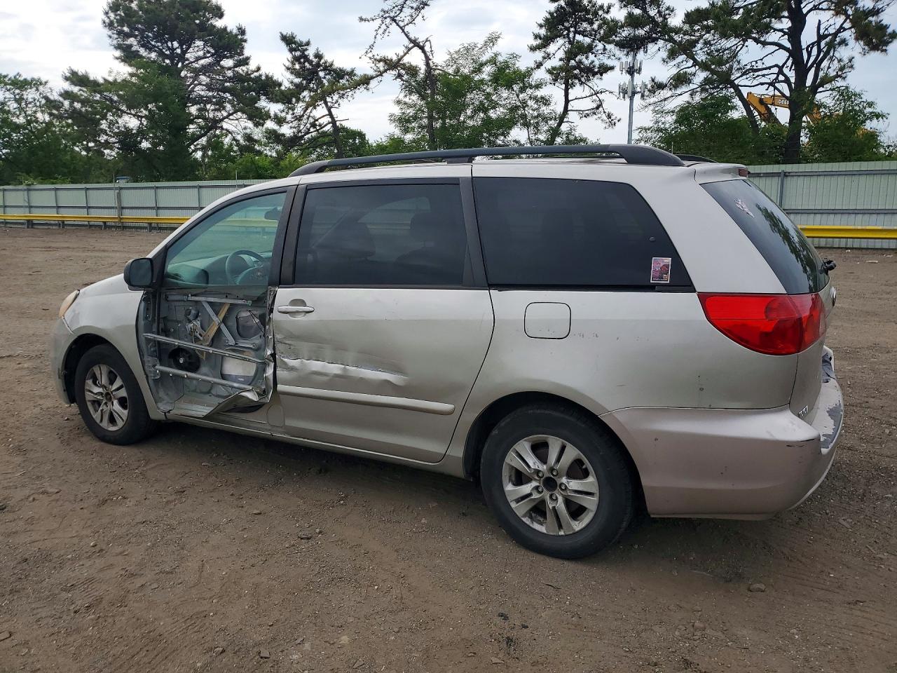 Toyota Sienna Le 7 Passenger