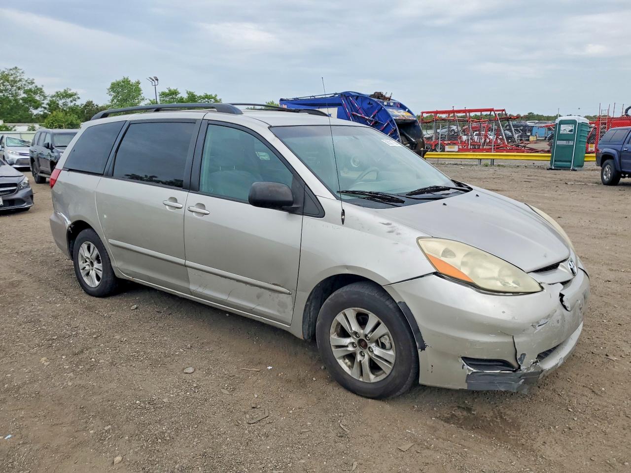 Toyota Sienna Le 7 Passenger