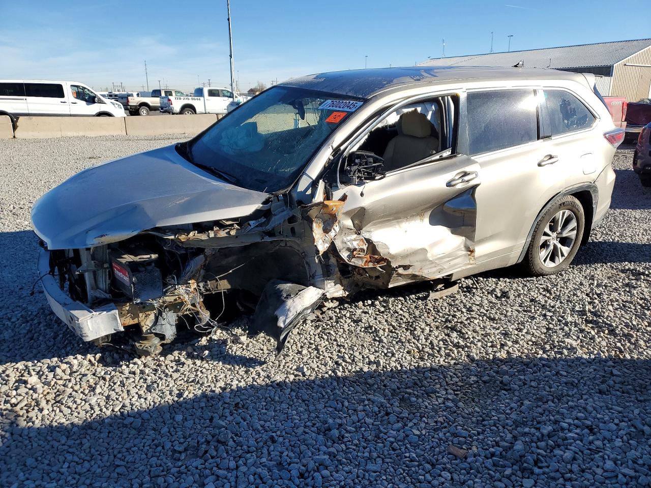 Salvage Toyota Highlander Image