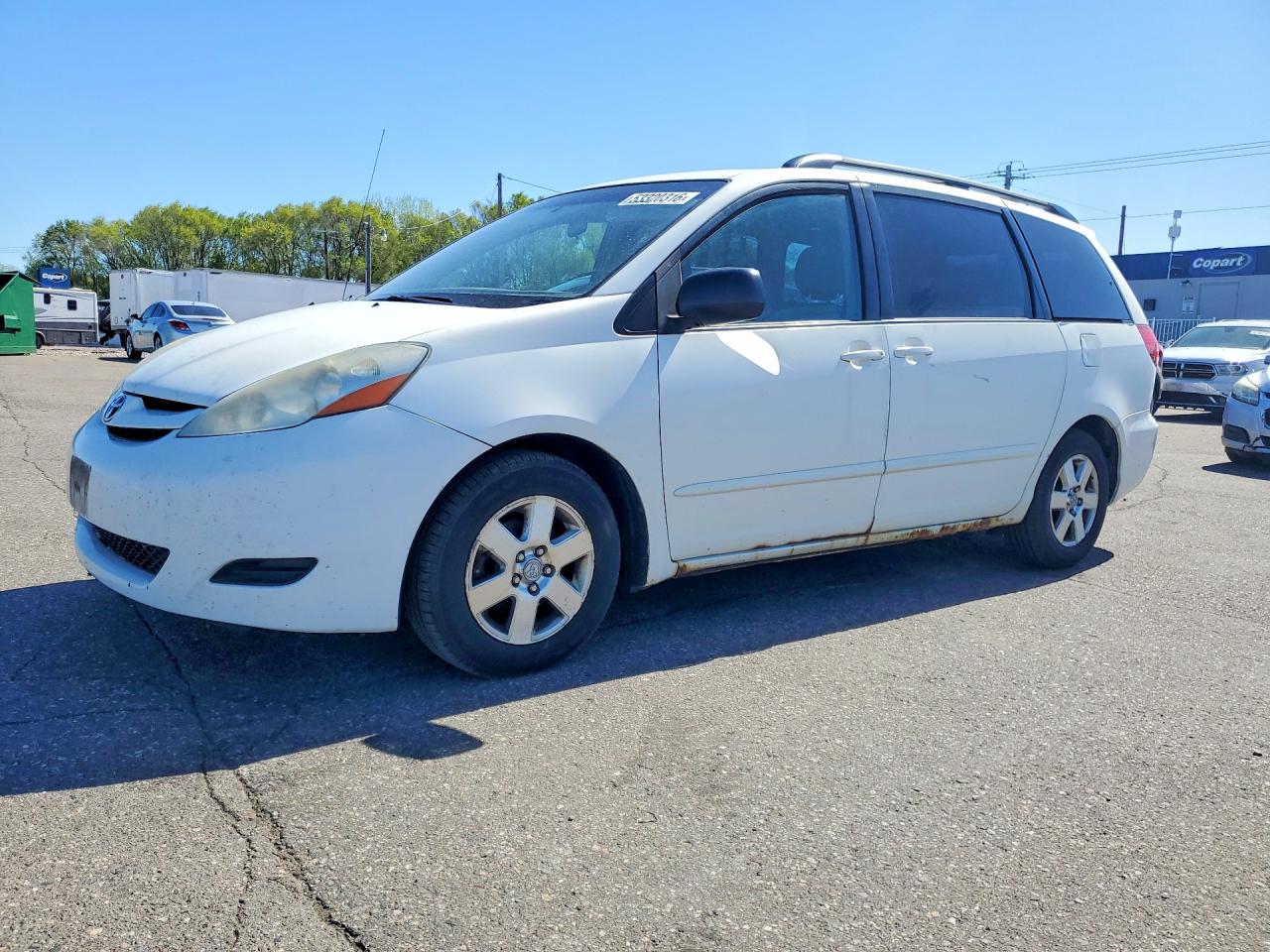 Salvage Toyota Sienna Image