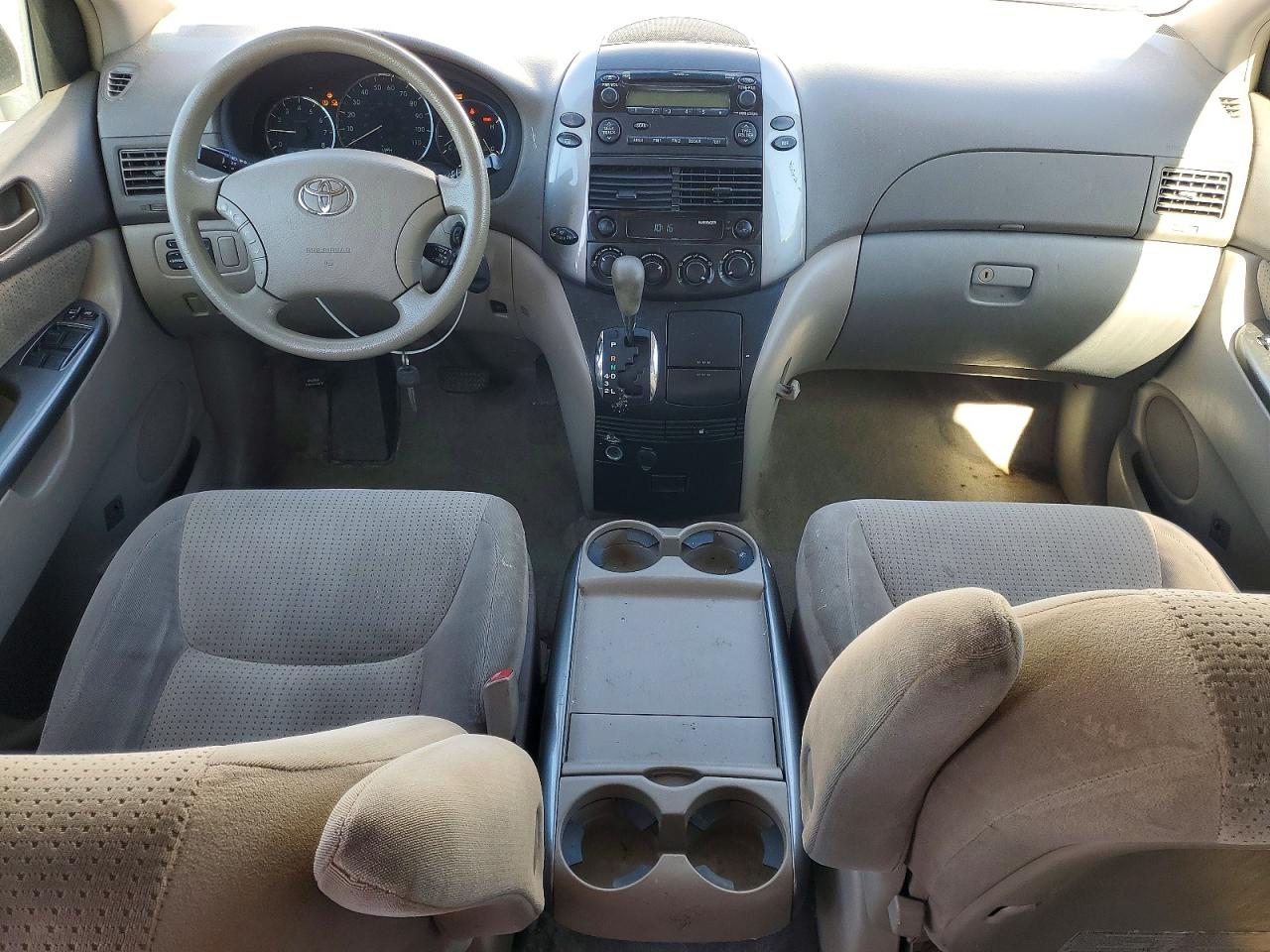 Toyota Sienna Le 7-passenger