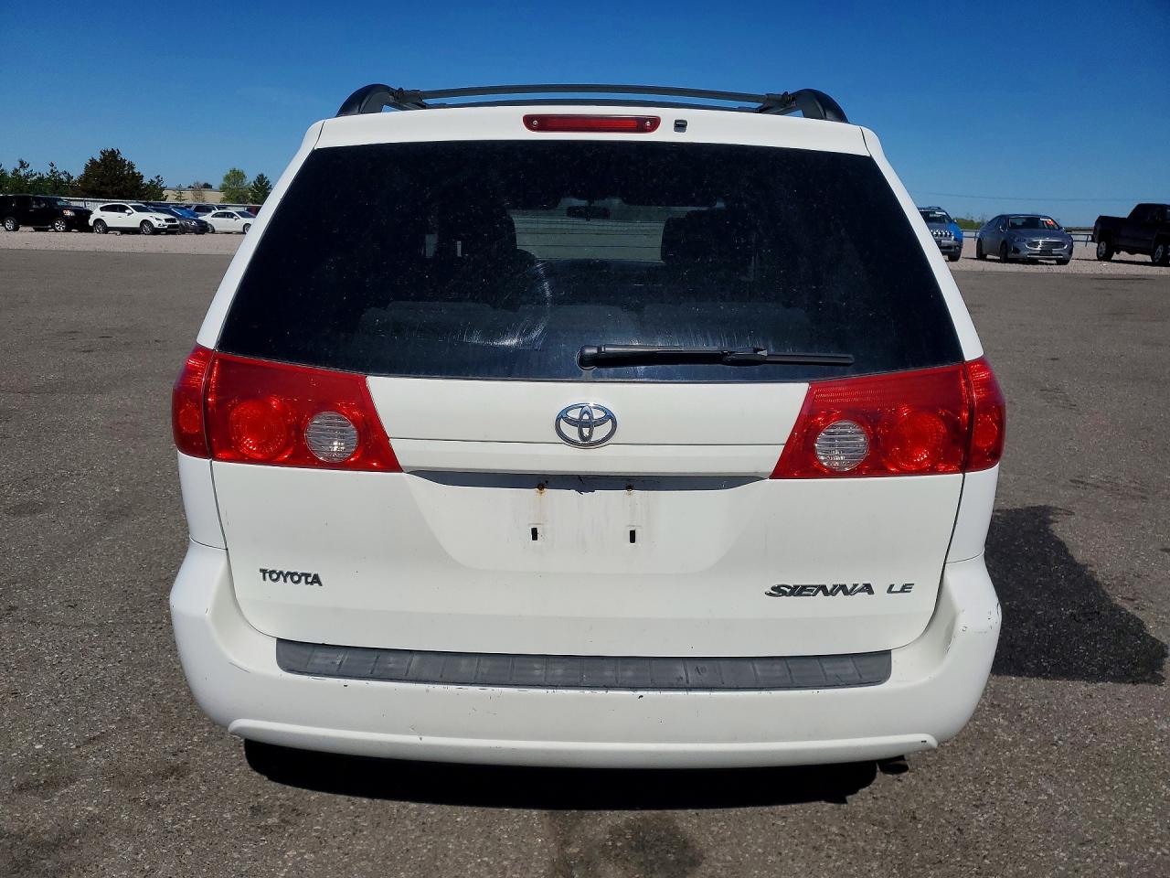 Toyota Sienna Le 7-passenger