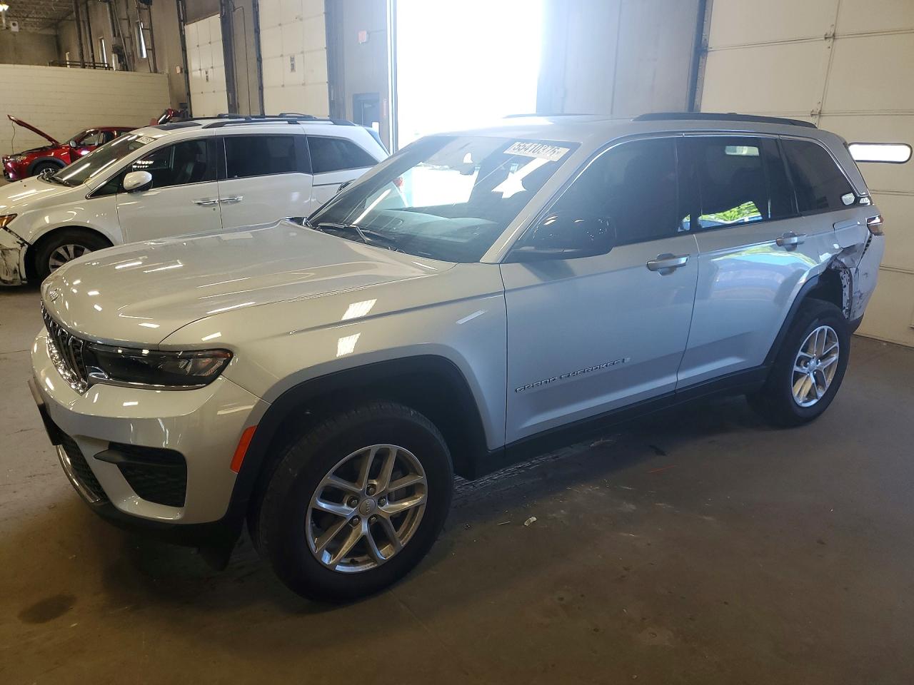 Salvage Jeep Cherokee Image