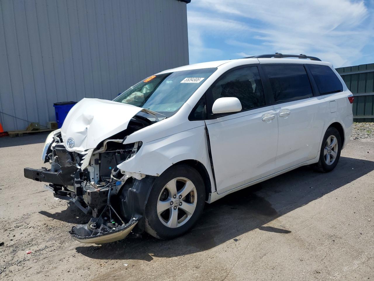 Salvage Toyota Sienna Image