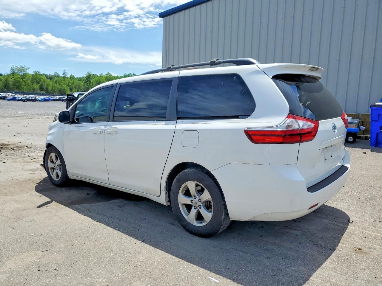 Toyota Sienna Le