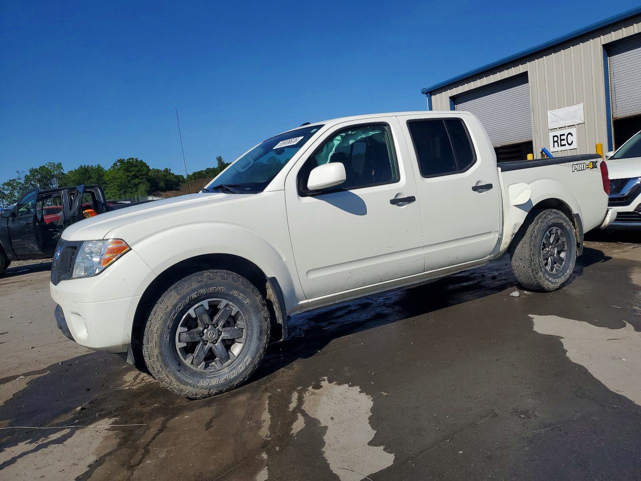 Salvage Nissan Frontier Image