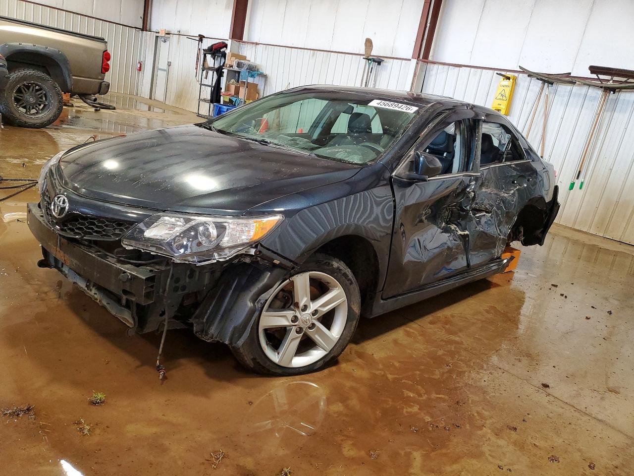 Salvage Toyota Camry Image
