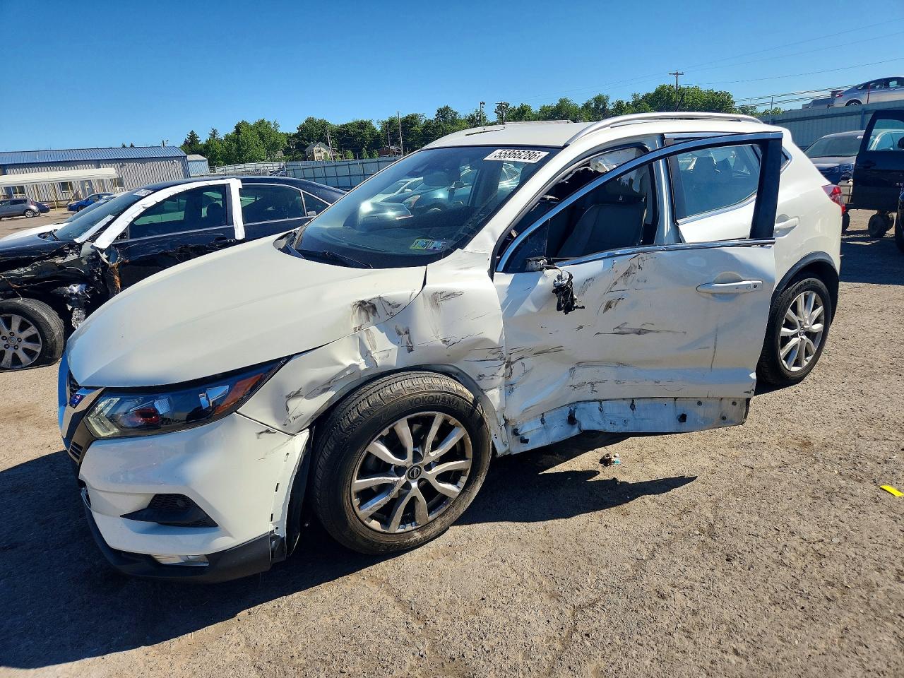 Salvage Nissan Rogue Image