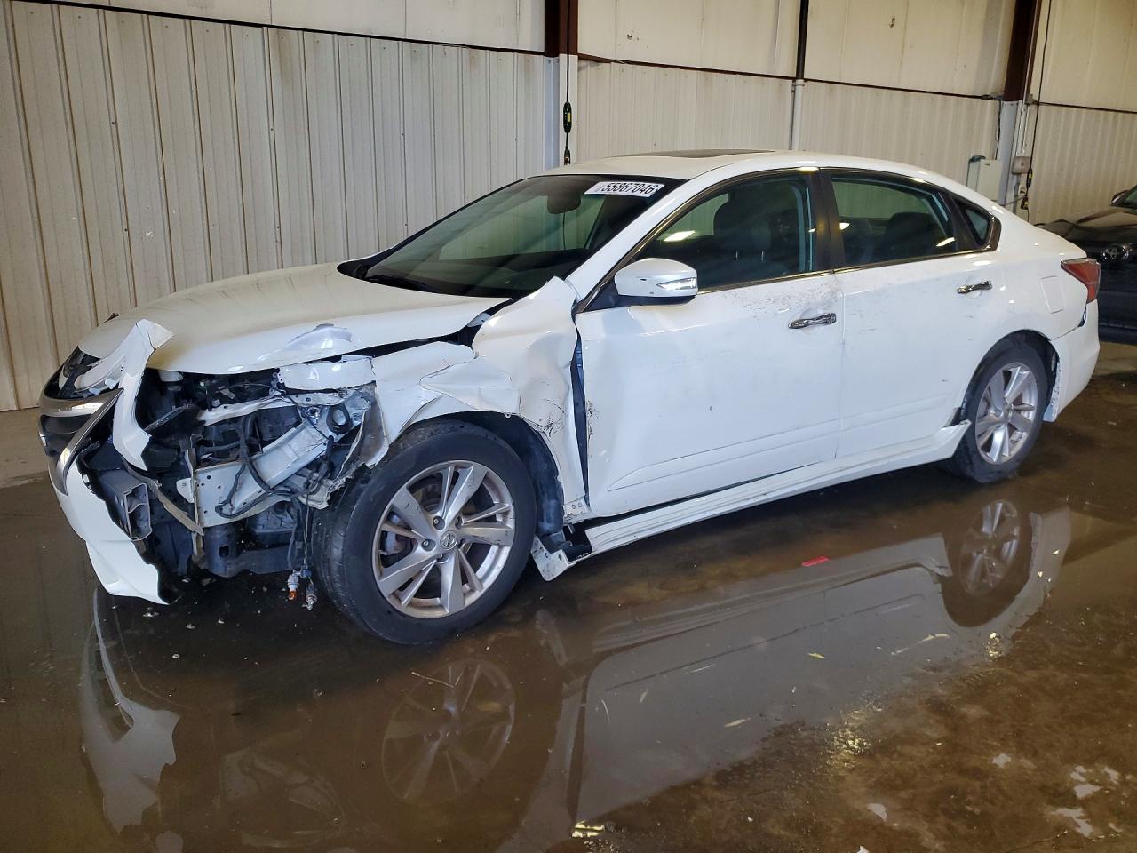 Salvage Nissan Altima Image