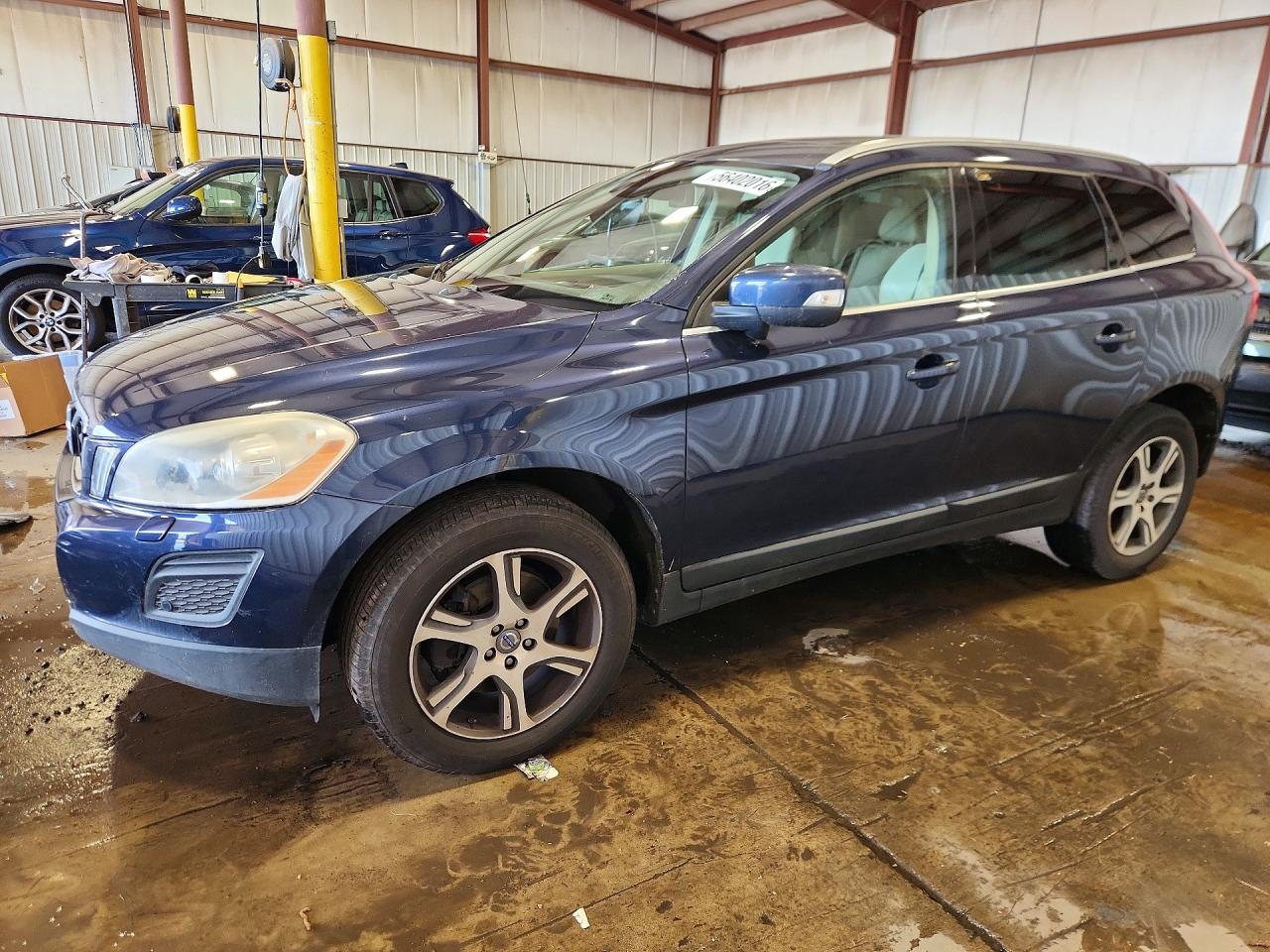 Salvage Volvo XC60 Image
