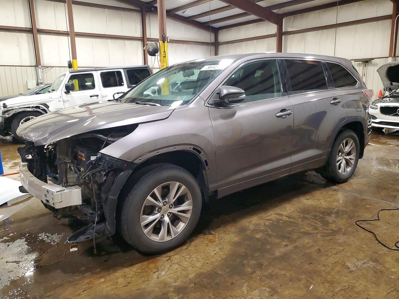 Salvage Toyota Highlander Image