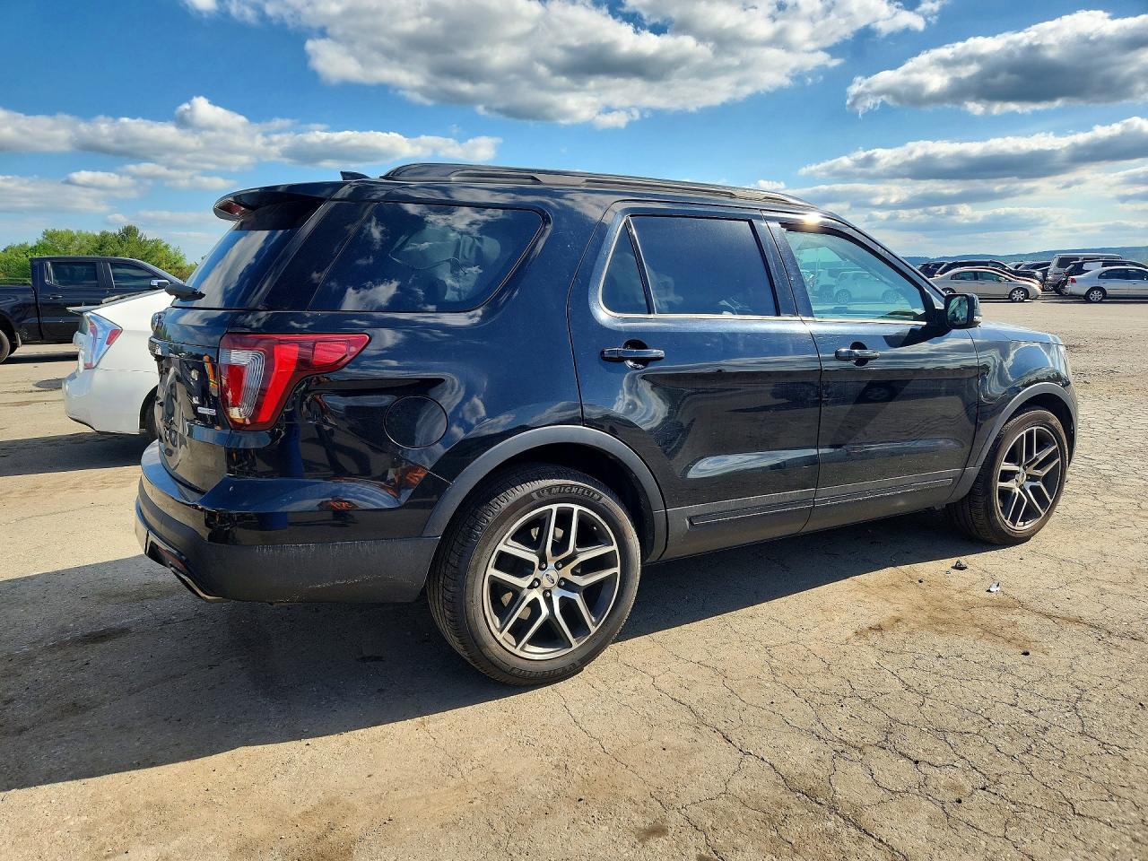 Ford Explorer Sport