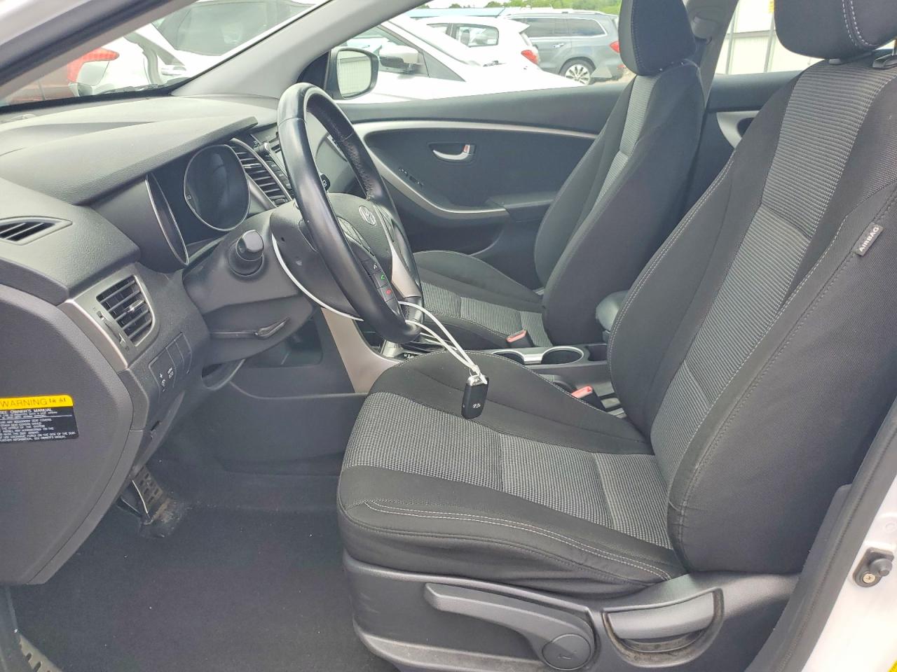 Hyundai ELANTRA Base
