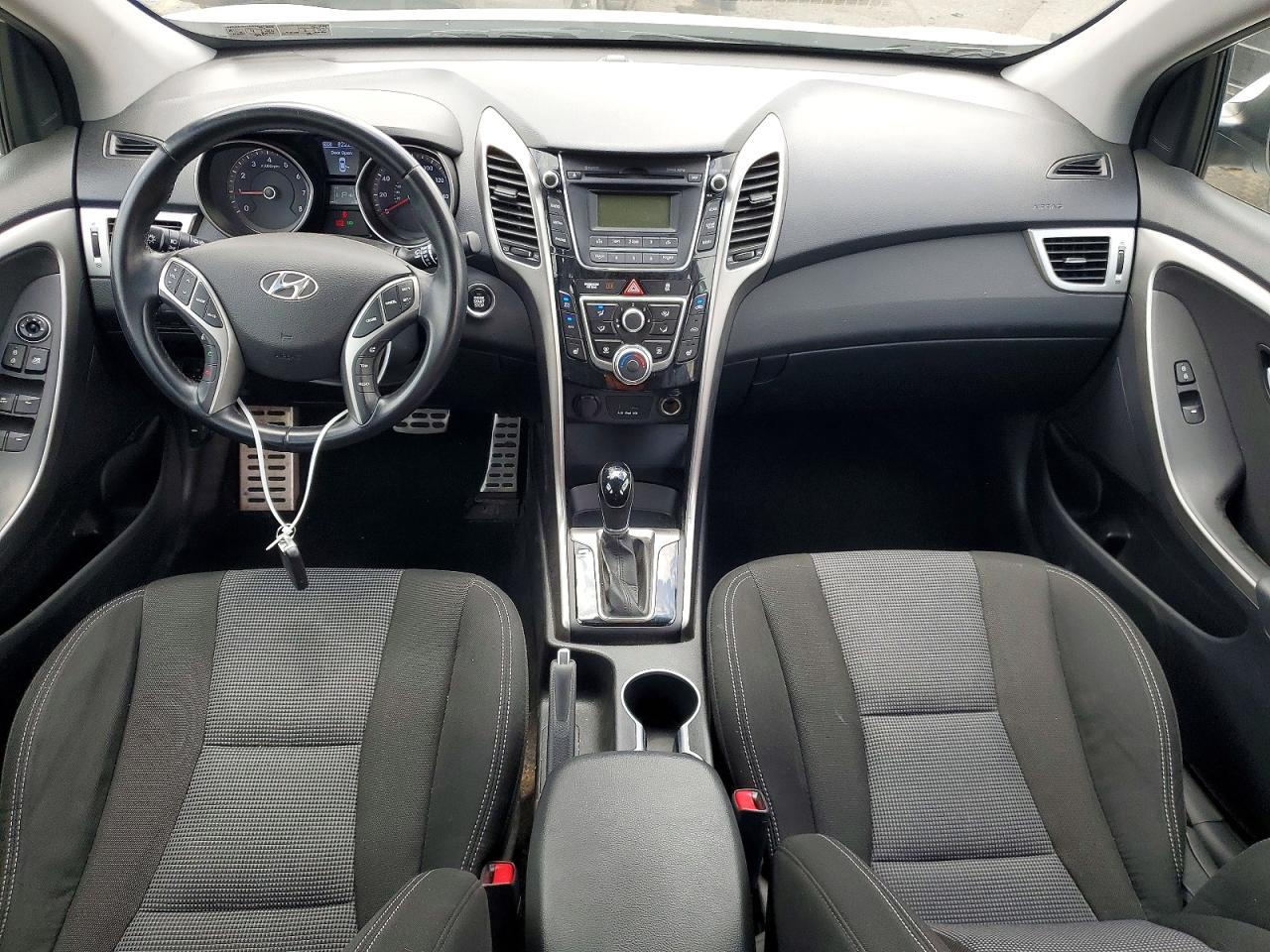 Hyundai ELANTRA Base