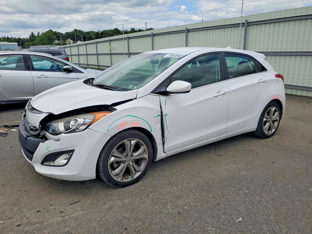 Salvage Hyundai ELANTRA Image