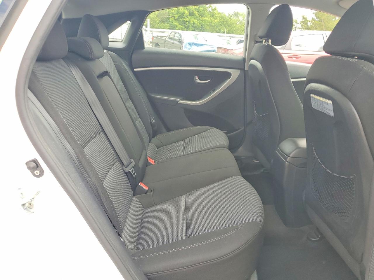 Hyundai ELANTRA Base