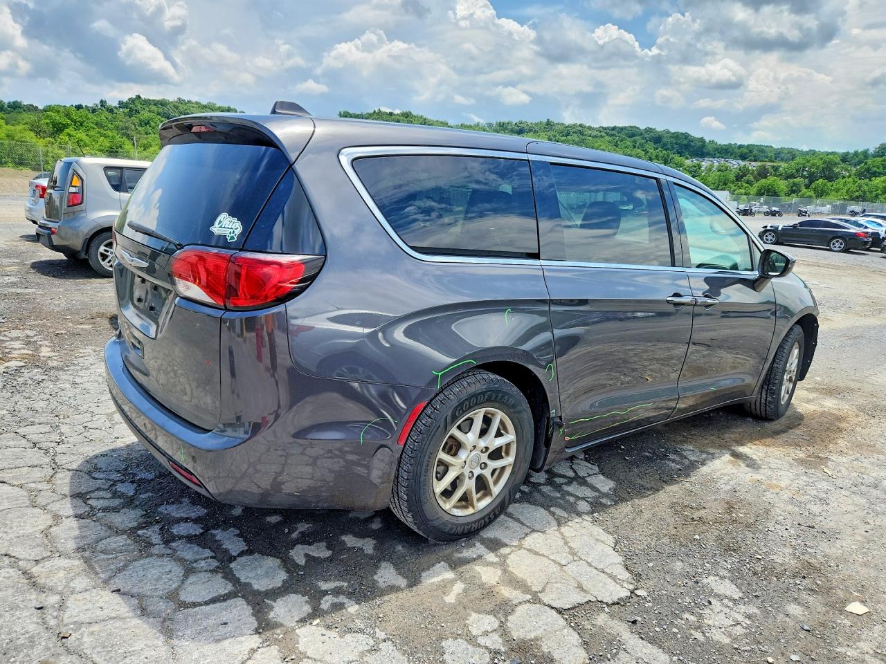 Chrysler Pacifica Touring