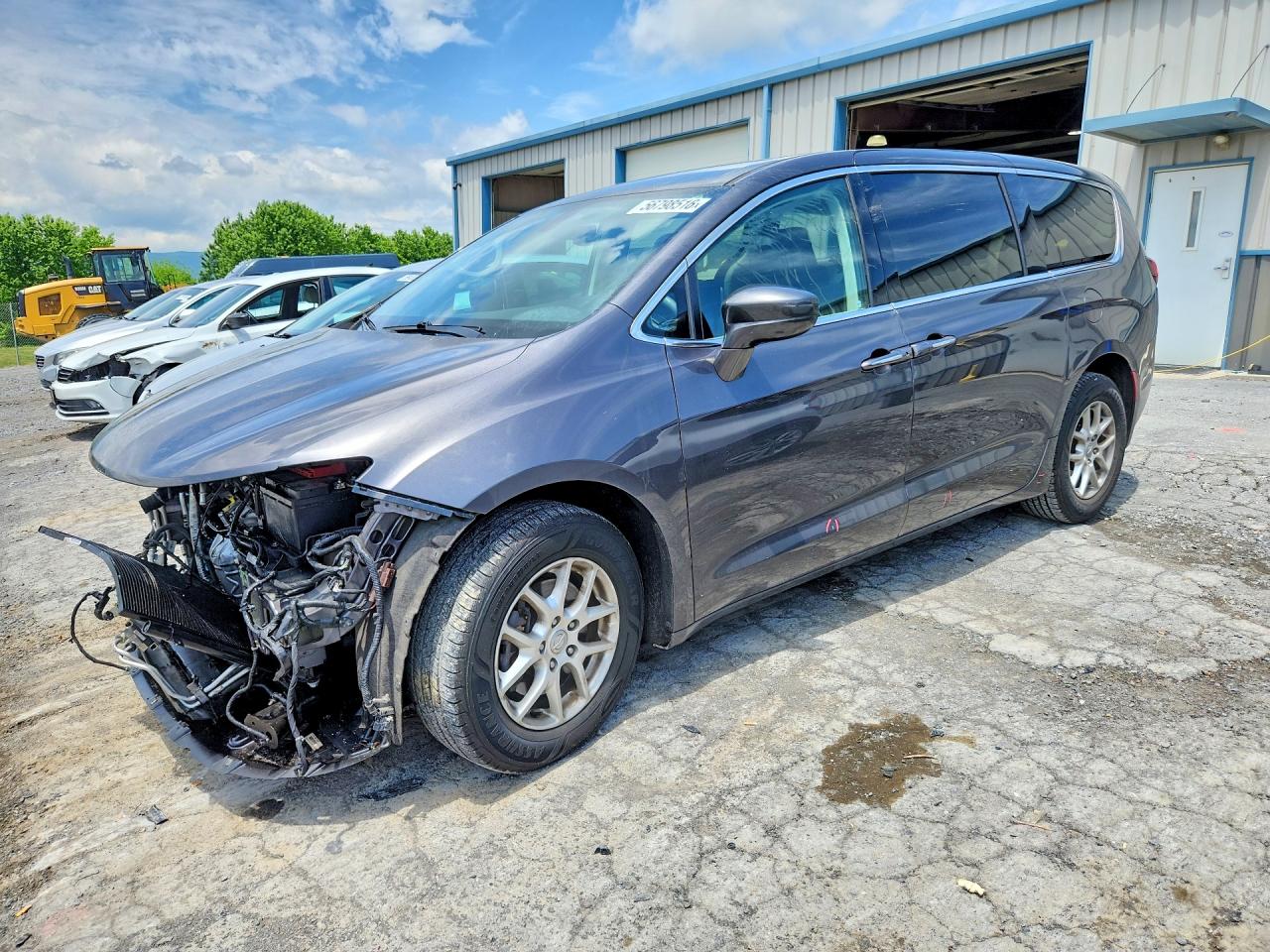 Salvage Chrysler Pacifica Image