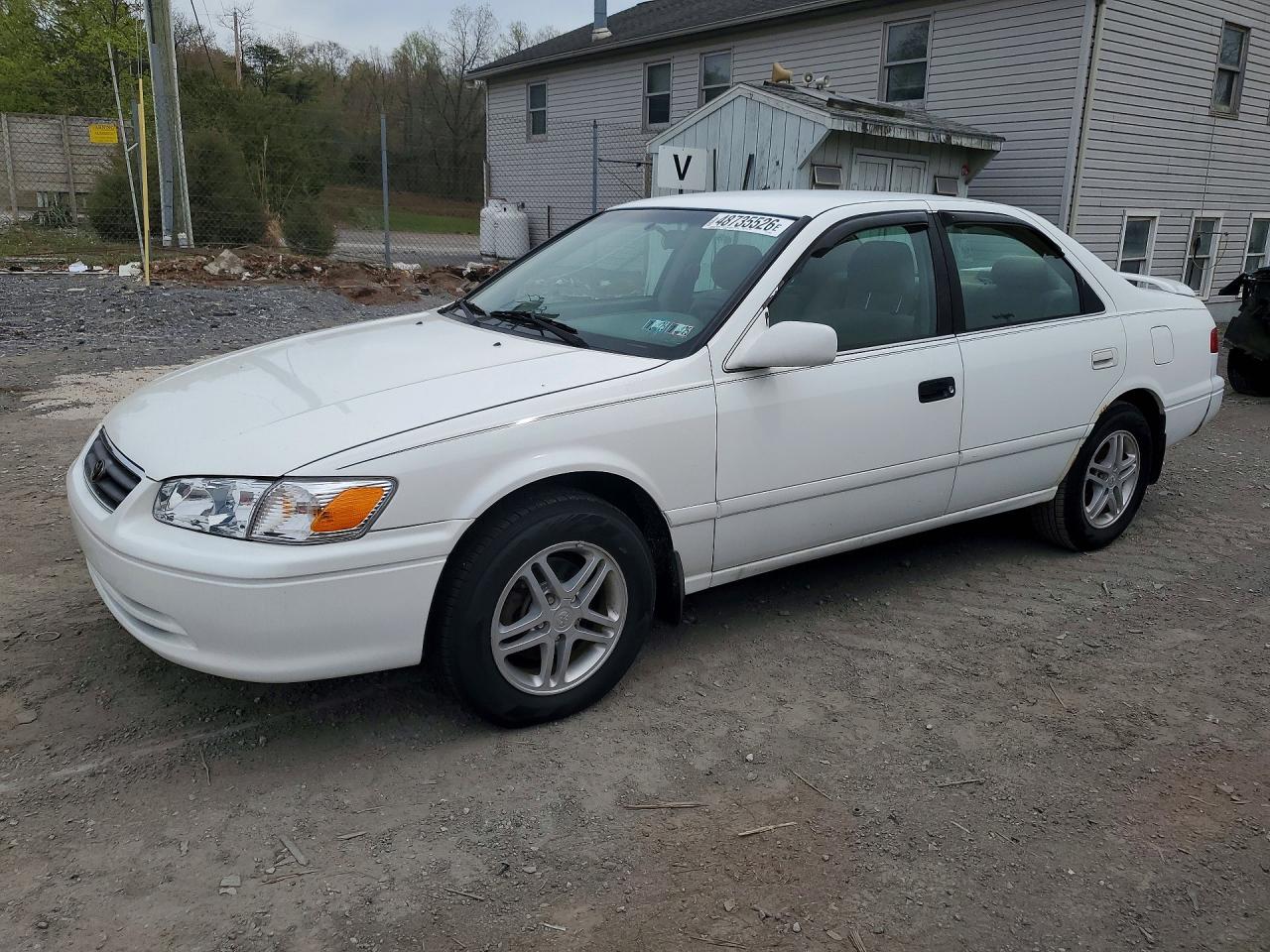 Salvage Toyota Camry Image