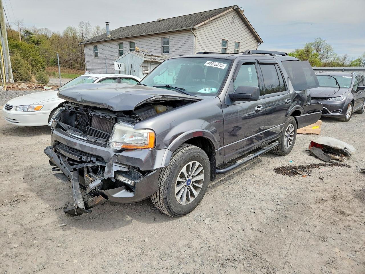 Salvage Ford Expedition Image