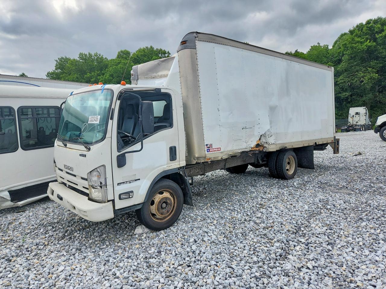 Salvage Isuzu Npr Image
