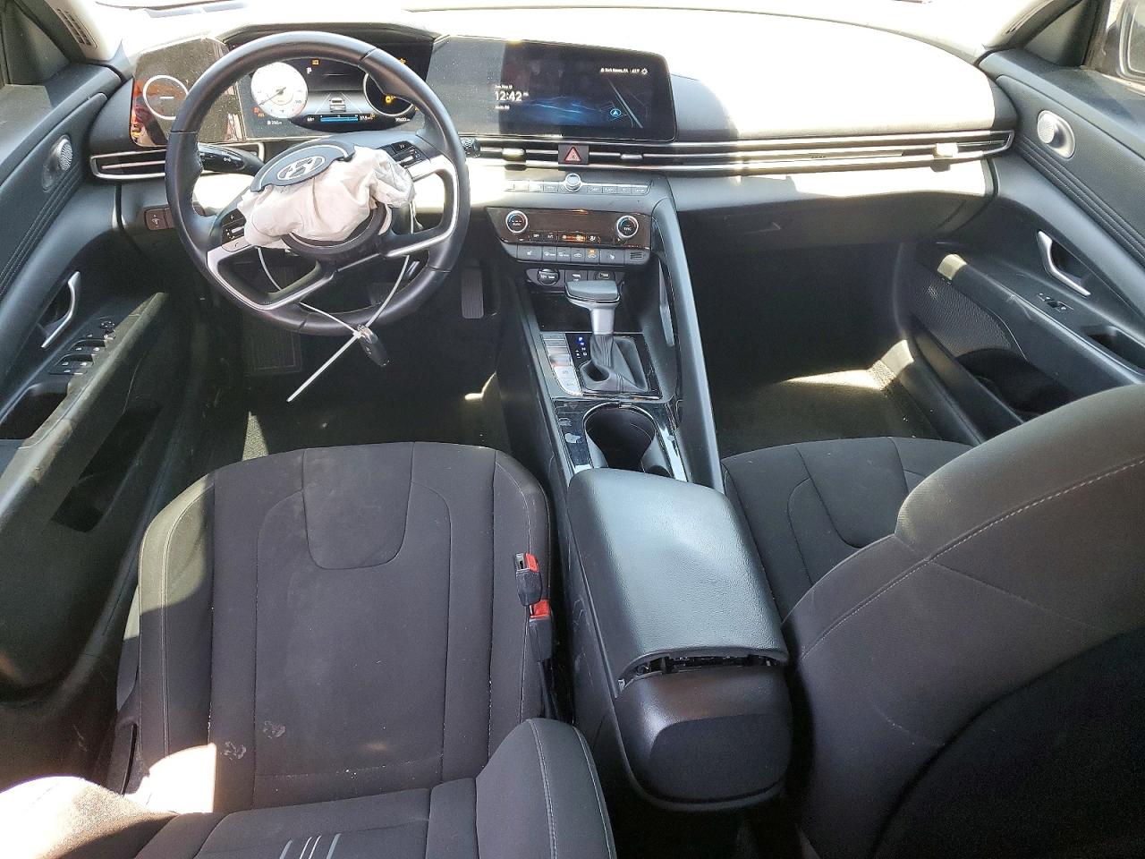Hyundai ELANTRA Sel