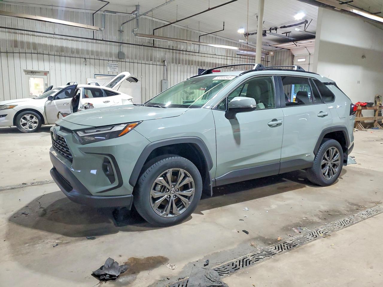 Salvage Toyota RAV4 Image
