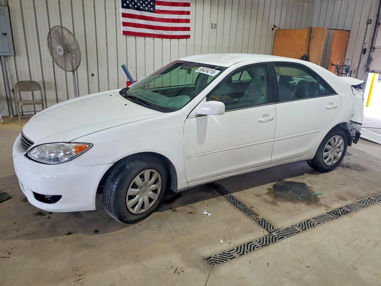 Salvage Toyota Camry Image