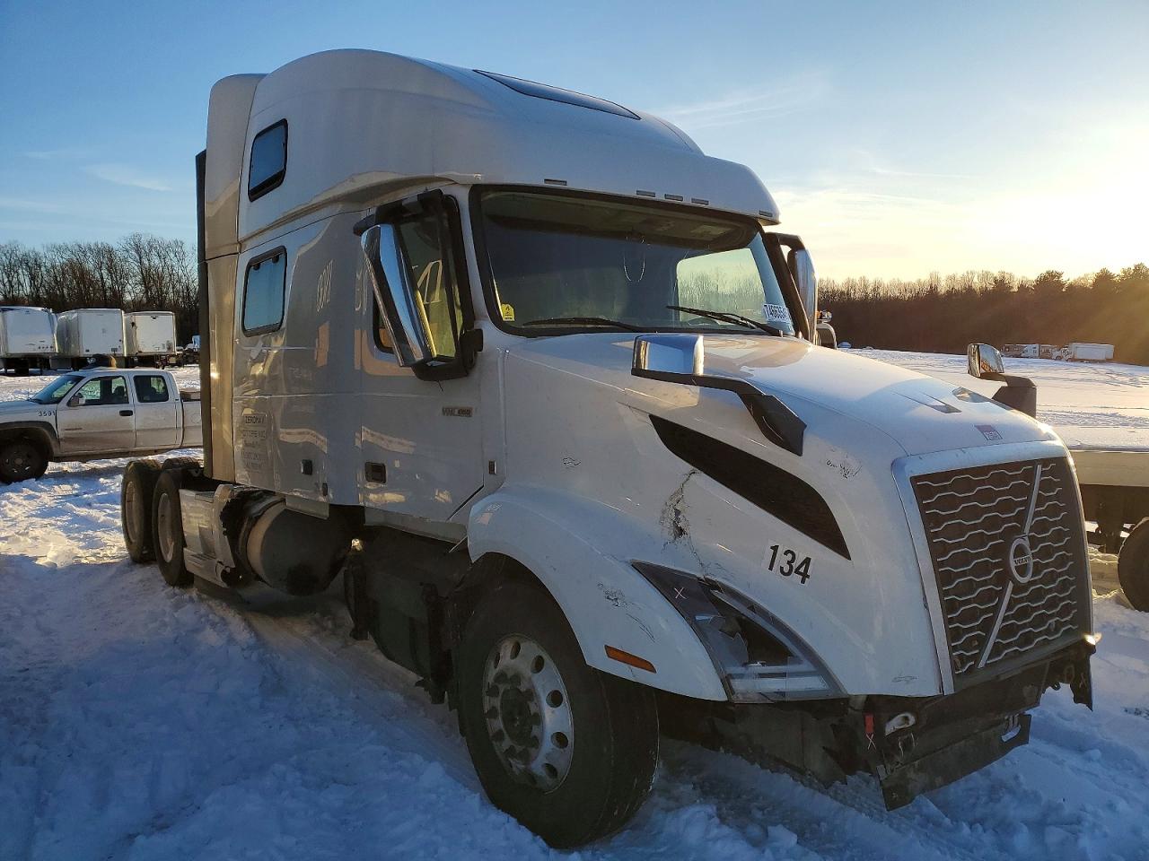 Salvage Volvo Vn Image