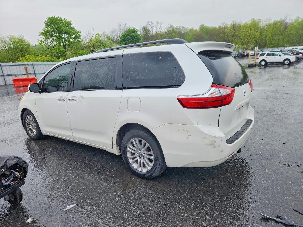 Toyota Sienna Xle 8-passenger