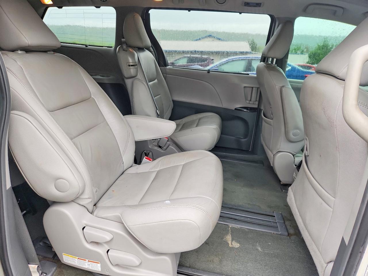 Toyota Sienna Xle 8-passenger