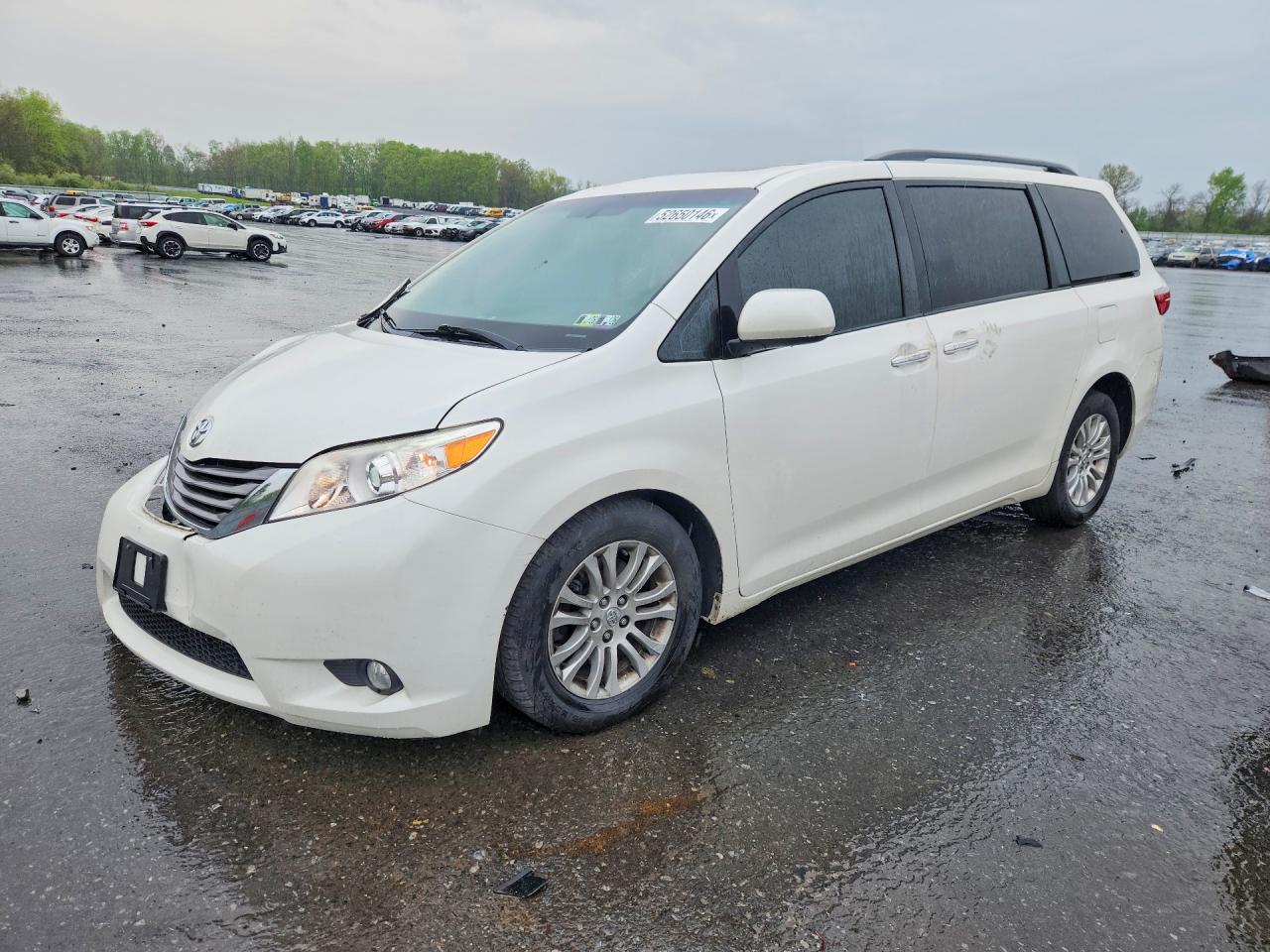 Salvage Toyota Sienna Image