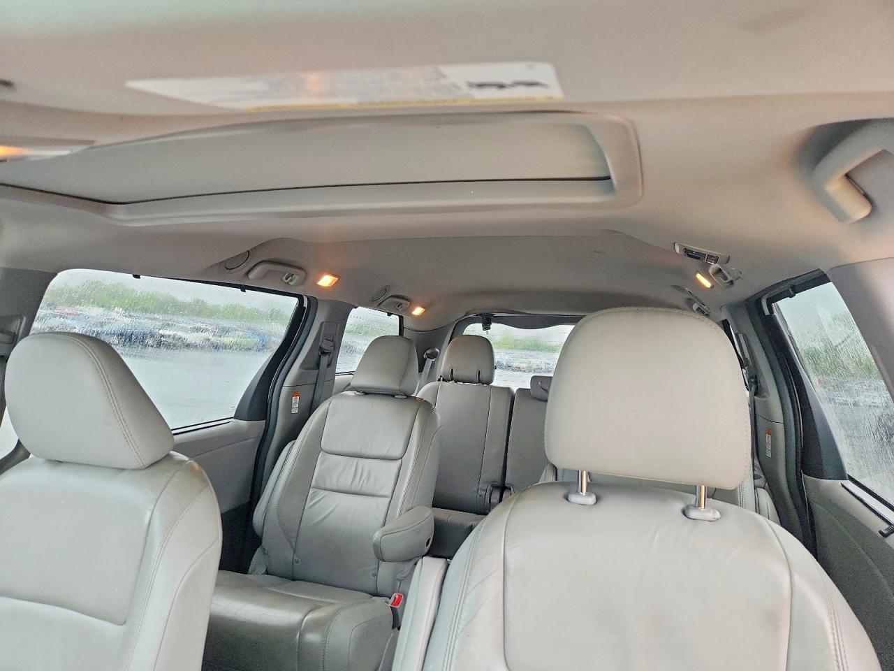 Toyota Sienna Xle 8-passenger