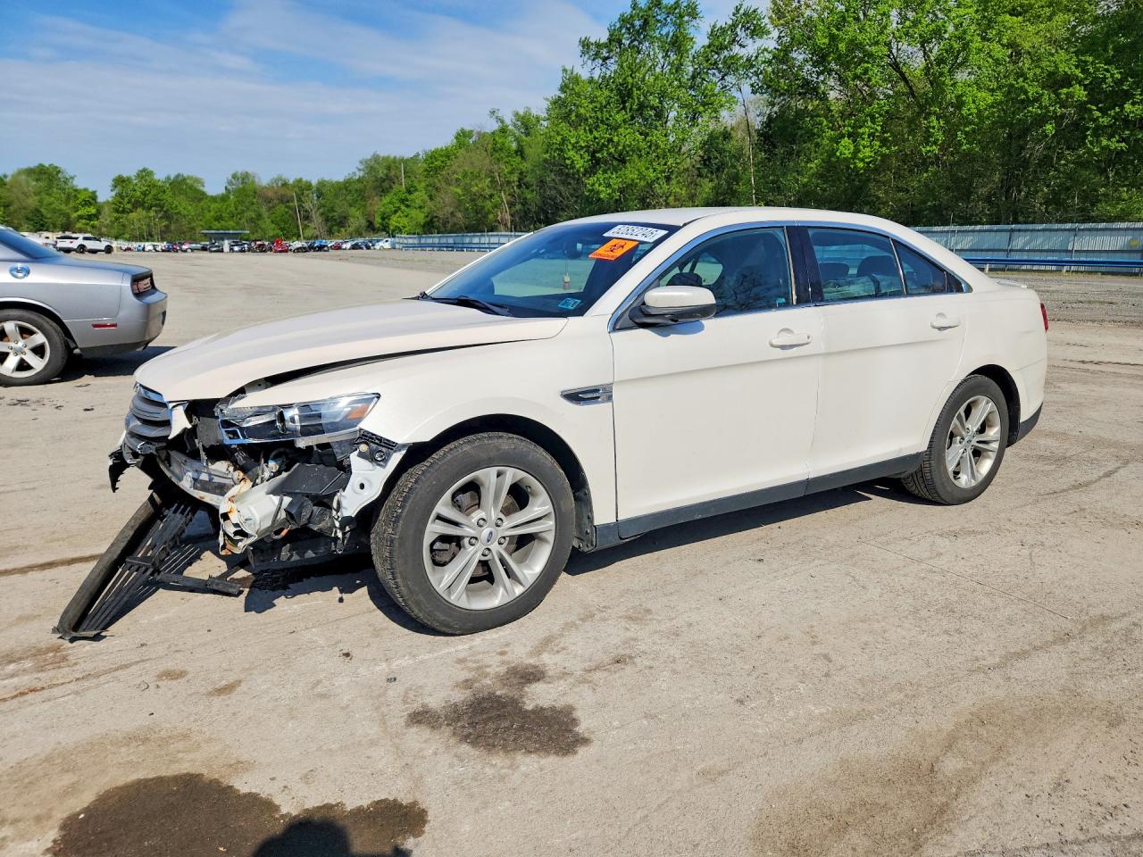 Salvage Ford Taurus Image