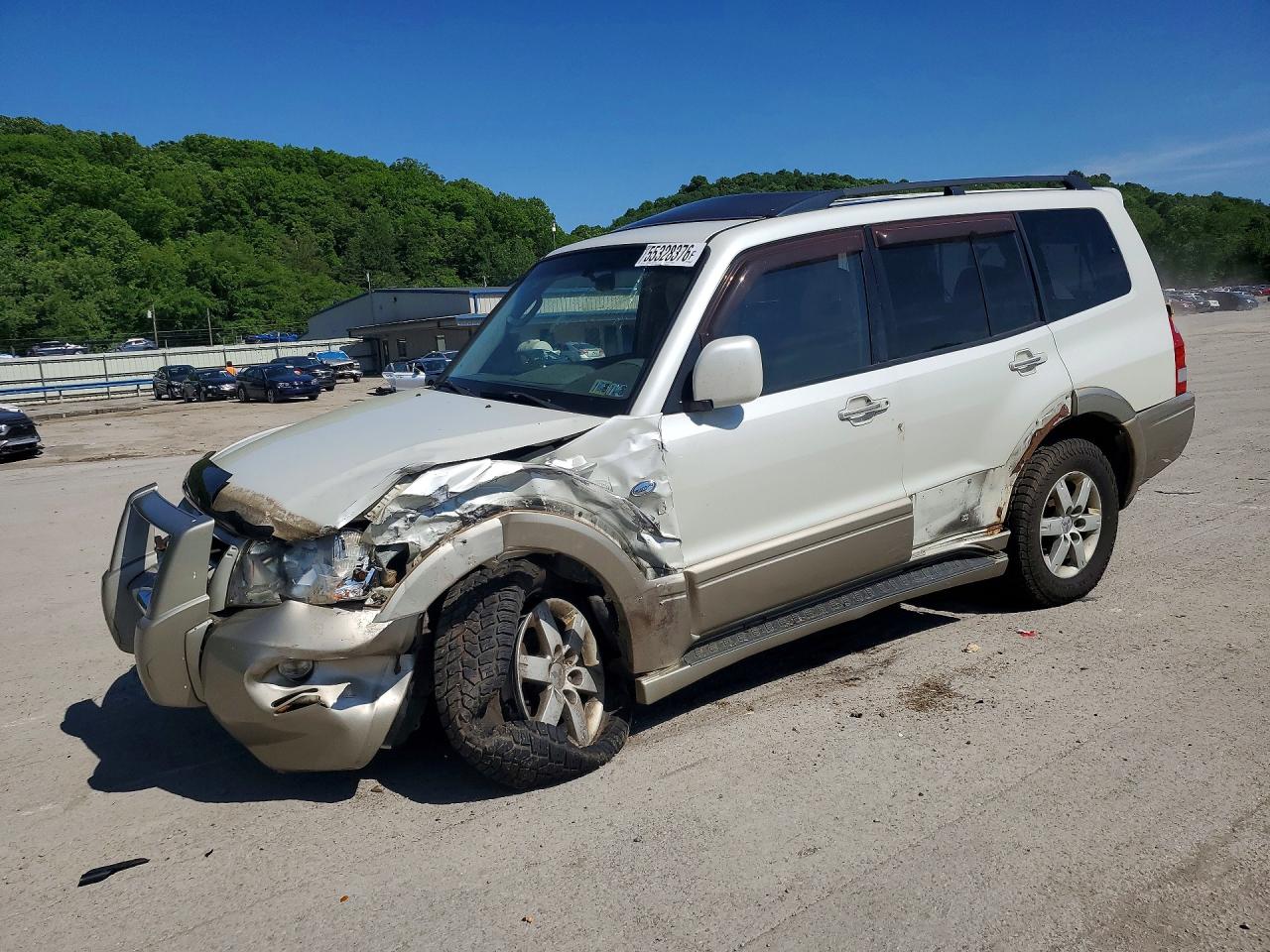 Salvage Mitsubishi Montero Image