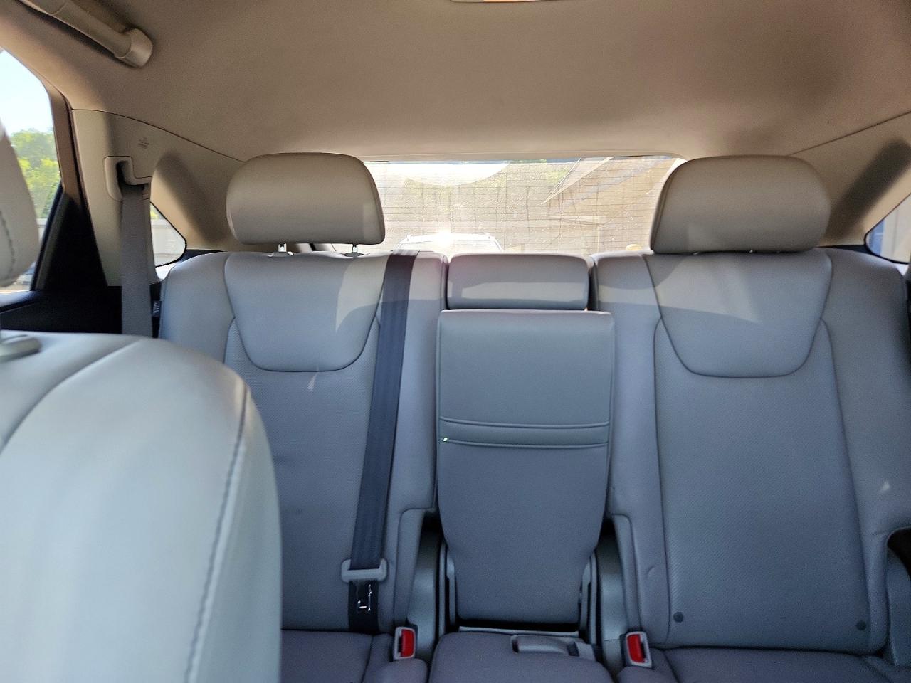 Lexus RX Base