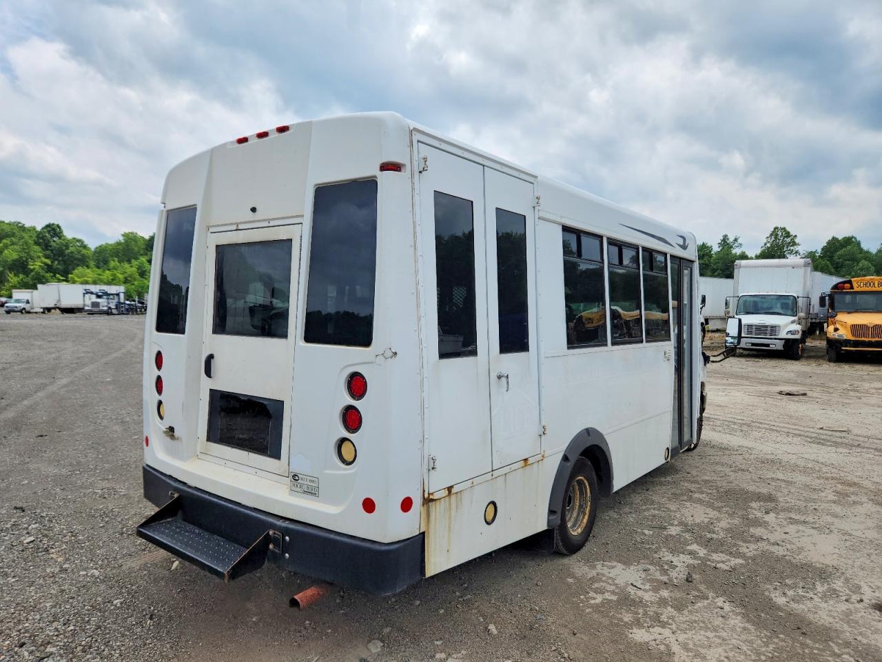 Ford Econoline E350 Super Duty Cutaway Van