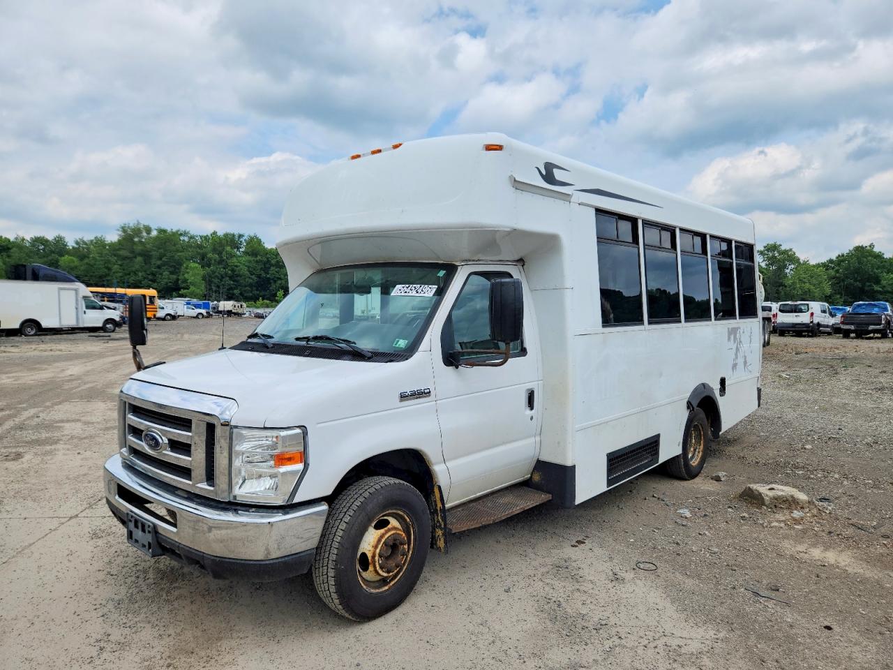 Ford Econoline E350 Super Duty Cutaway Van