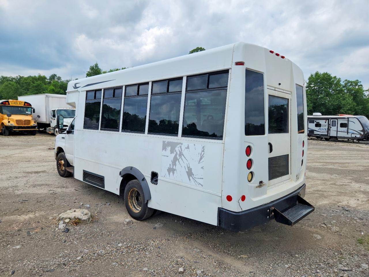 Ford Econoline E350 Super Duty Cutaway Van