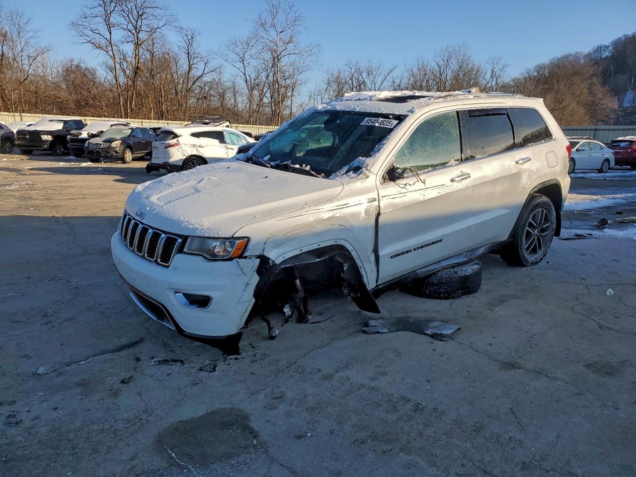 Salvage Jeep Cherokee Image