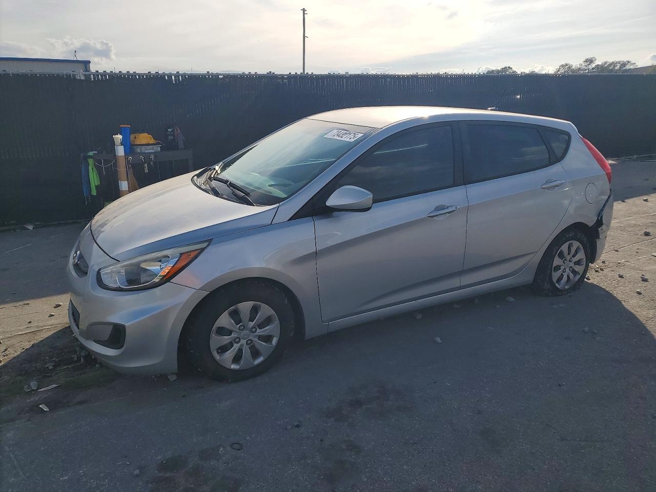 Salvage Hyundai ACCENT Image