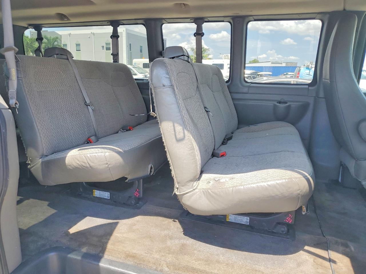 Chevrolet Express Lt