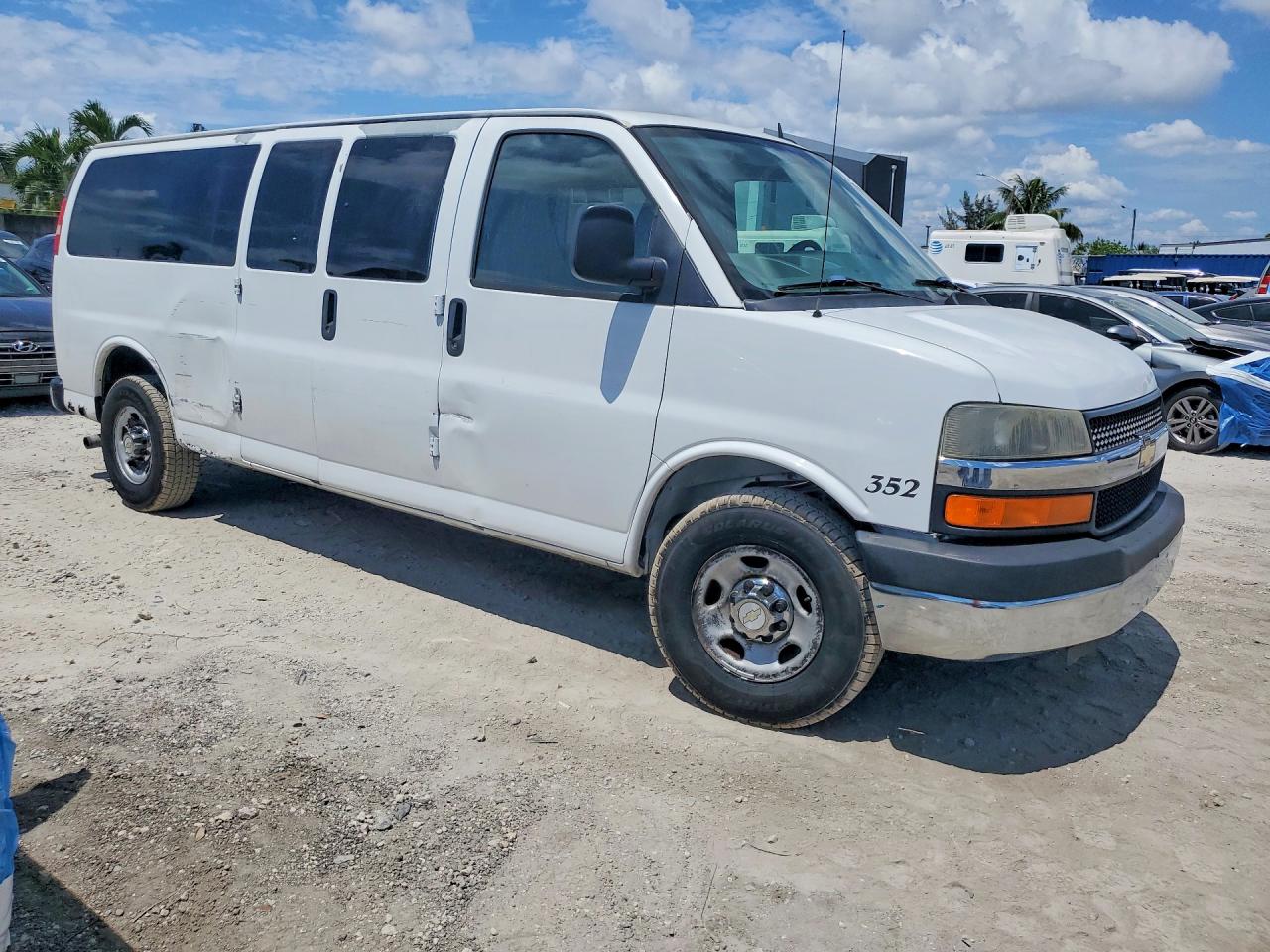 Chevrolet Express Lt