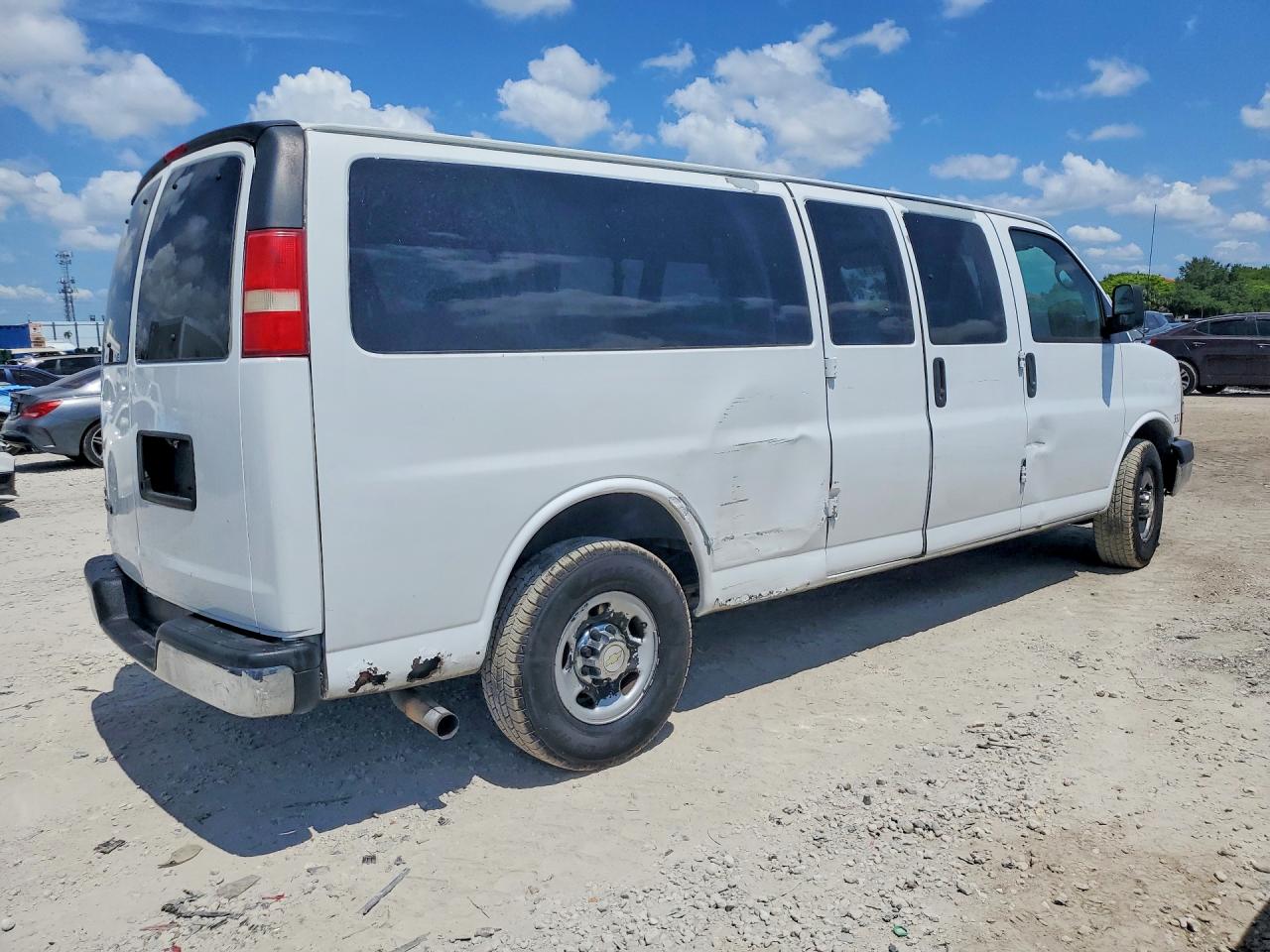 Chevrolet Express Lt